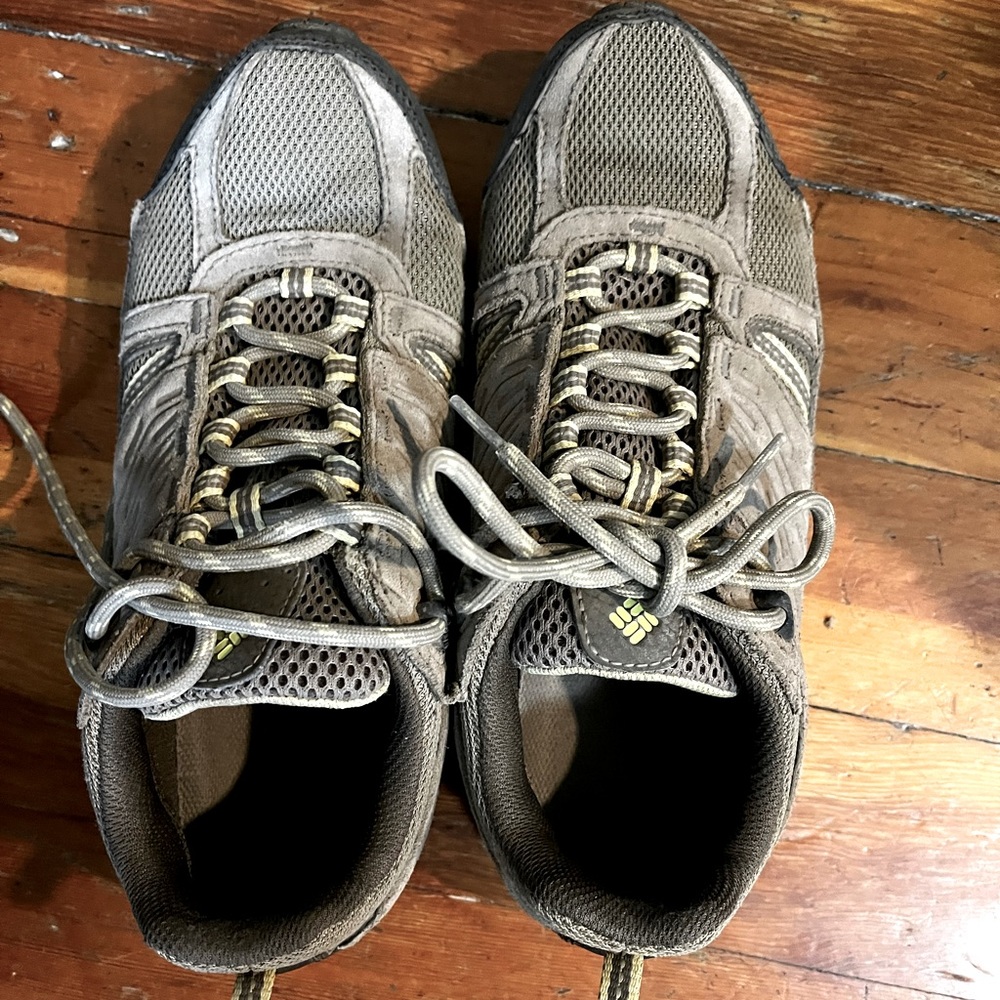 Columbia hiking shoes